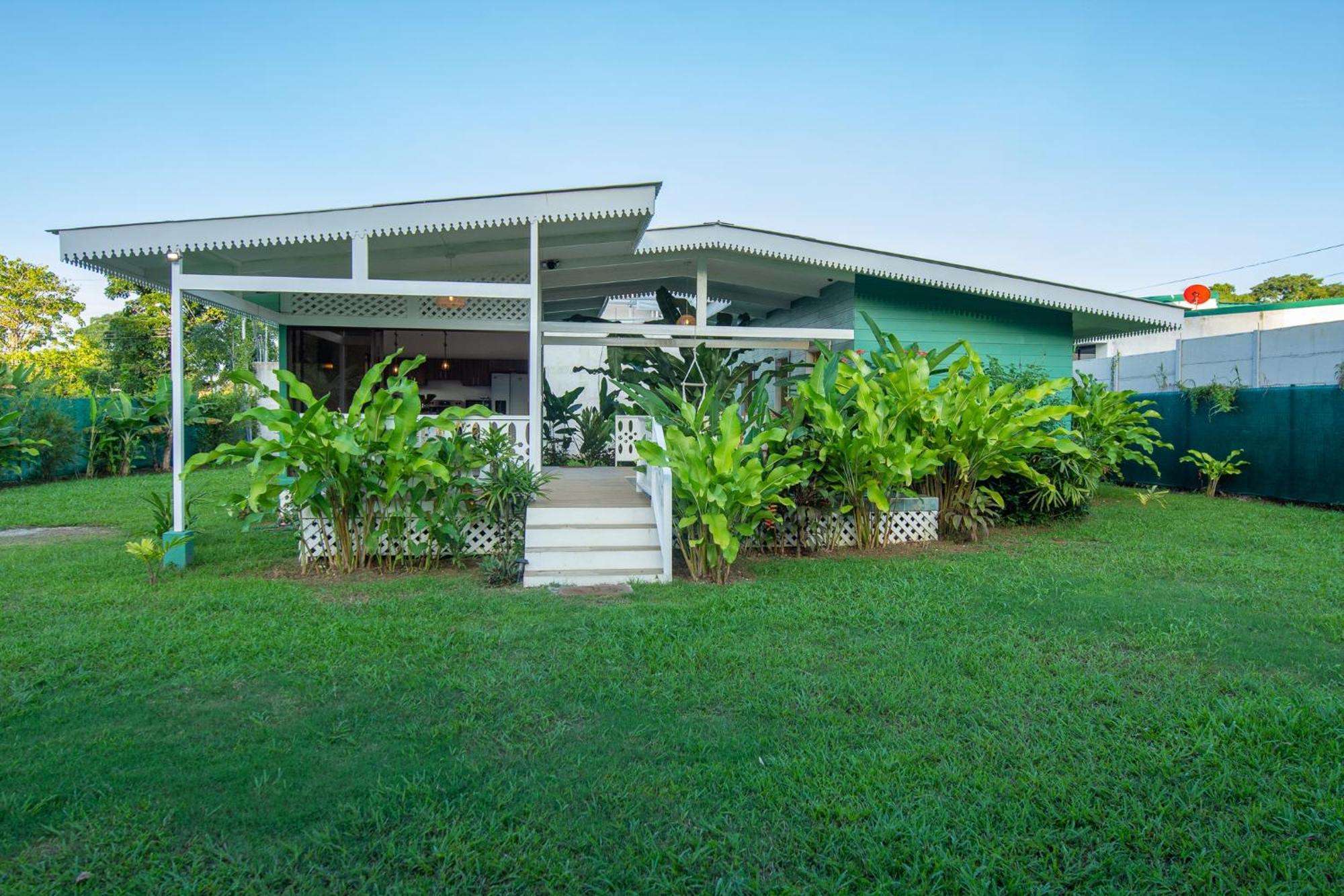 Namaitami Casa Hermosa Con Ac Y Piscina A Solo 650 Metros Del Parque Nacional Cahuita Kültér fotó