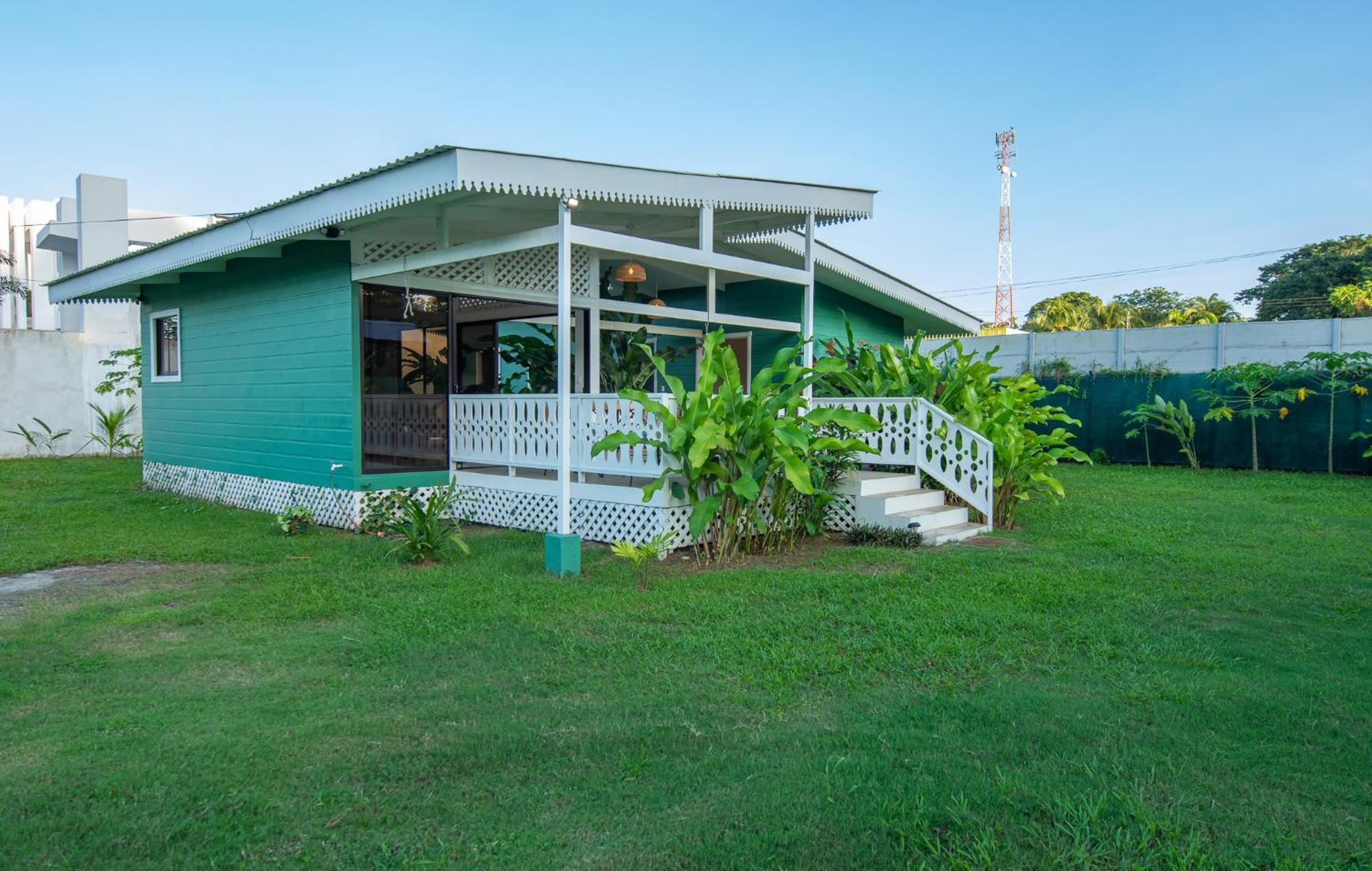 Namaitami Casa Hermosa Con Ac Y Piscina A Solo 650 Metros Del Parque Nacional Cahuita Kültér fotó