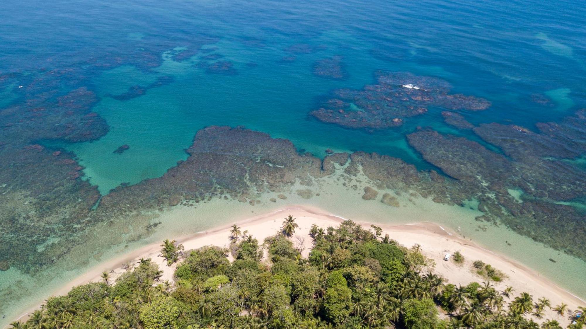 Namaitami Casa Hermosa Con Ac Y Piscina A Solo 650 Metros Del Parque Nacional Cahuita Kültér fotó
